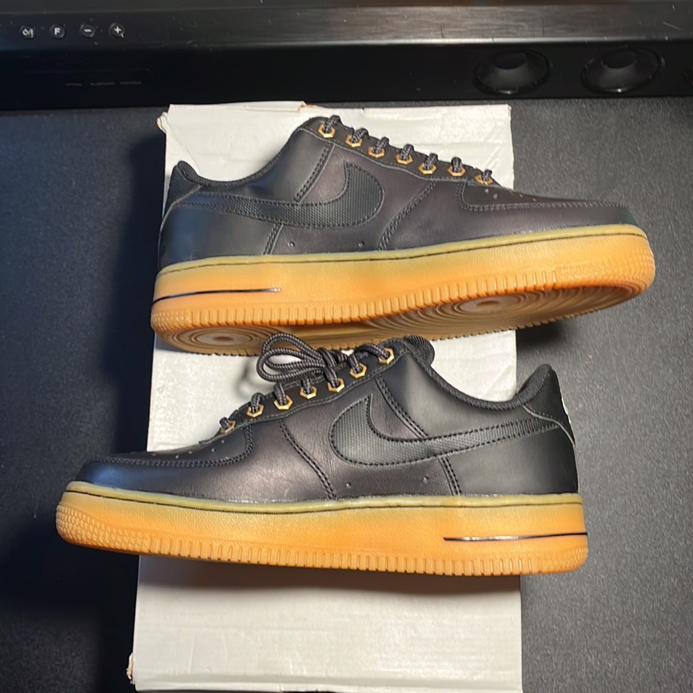 * Never Worn* Air Force 1 (GS) Black and Gum - Picture 7 of 10